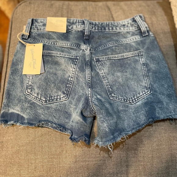 Women’s High-Rise Midi Jean Shorts - Picture 3 of 5